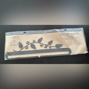 New, Holly Berry Metal Quilt/Craft Holder 🎄